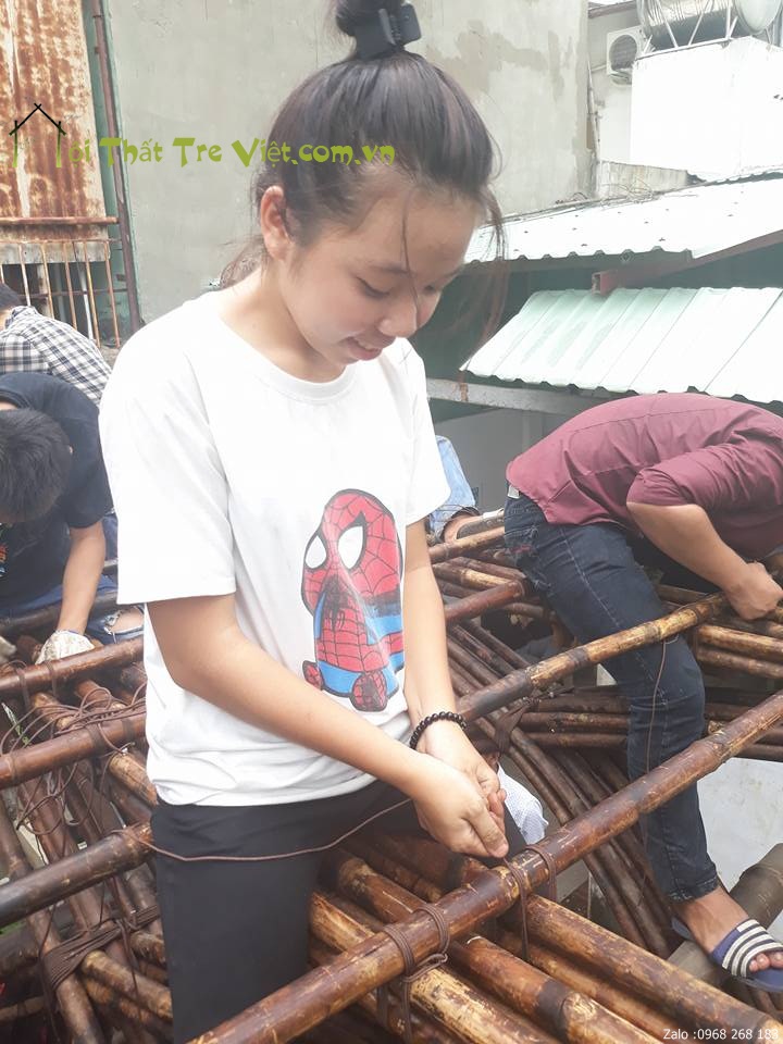 sinh vien buoc mai nha